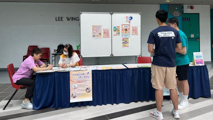 Volunteers promoting organ donation on campus