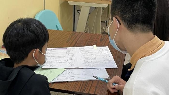 Volunteers teaching students