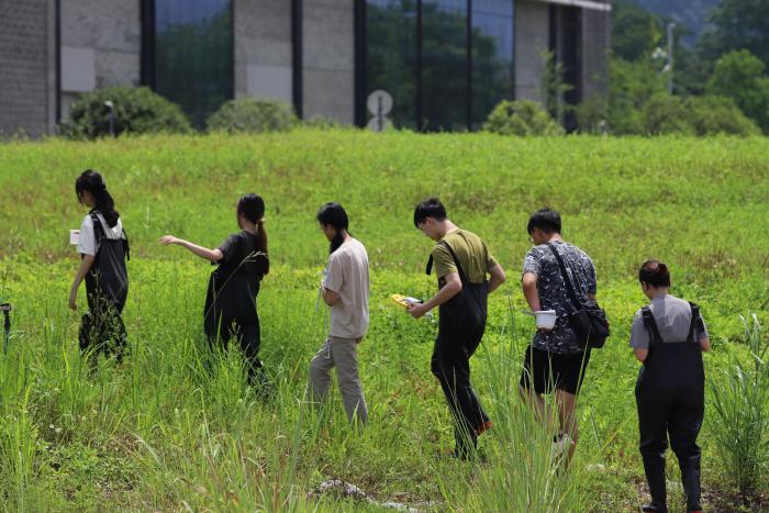 Students going to a different location to gather data