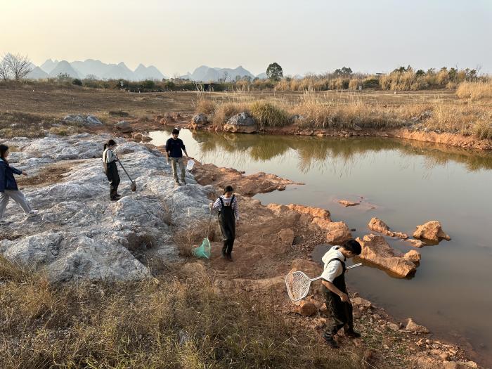 Students are going to collect sediment
