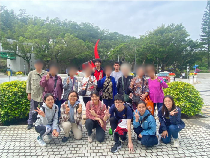 Group photo of volunteers and elderly