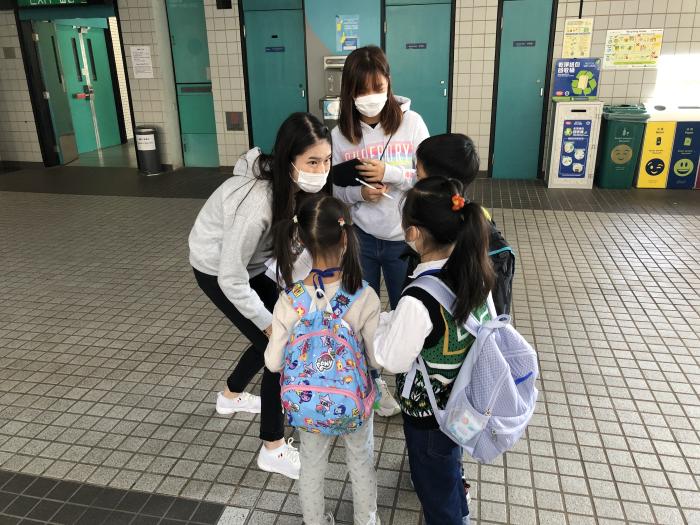 Volunteers chatting with children 