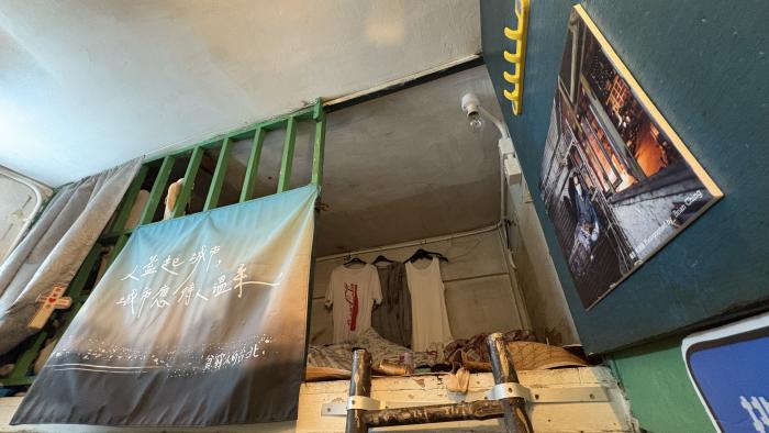 Full-scale restoration of the cramped living space
