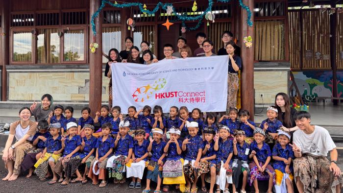 Volunteers serving kindergarten students at Suwandi Foundation
