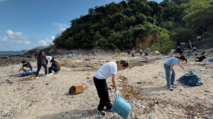 Participants cleaning up the area.