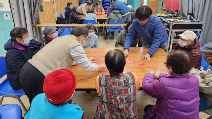Student-Led Workshop for Elderly Members